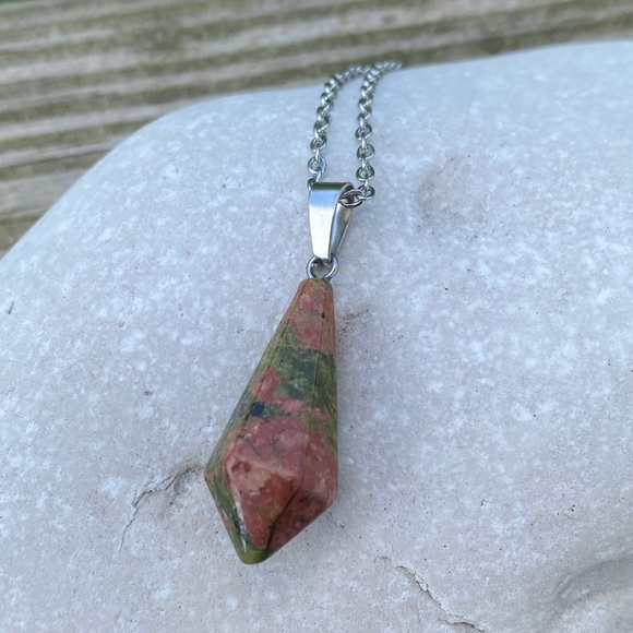 Unakite natural stone hexagon pendulum necklace - Picture 3 of 7
